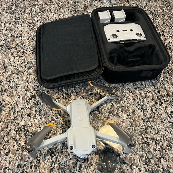 DJI air2s fly more bundle - Picture 3 of 11